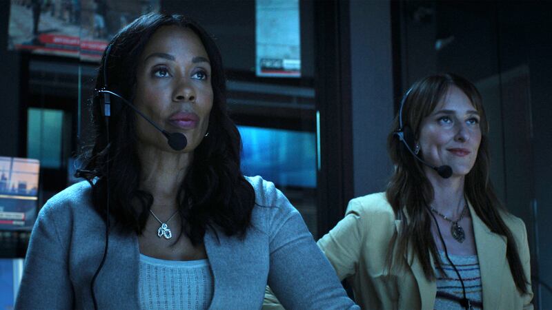 Karen Pittman and Hannah Leder in The Morning Show.