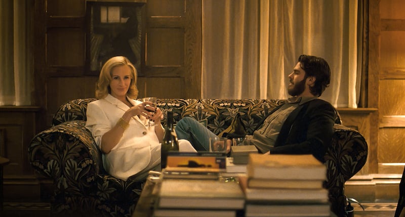 Julia Roberts as Alma and Andrew Garfield as Hank in AFTER THE HUNT