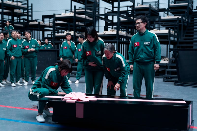 Park Sung-hoon as Cho Hyun-ju, Jo Yu-ri as Kim Jun-hee, Kang Ae-sim as Jang Geum-ja, and Yang Dong-geun as Park Yong-sik.