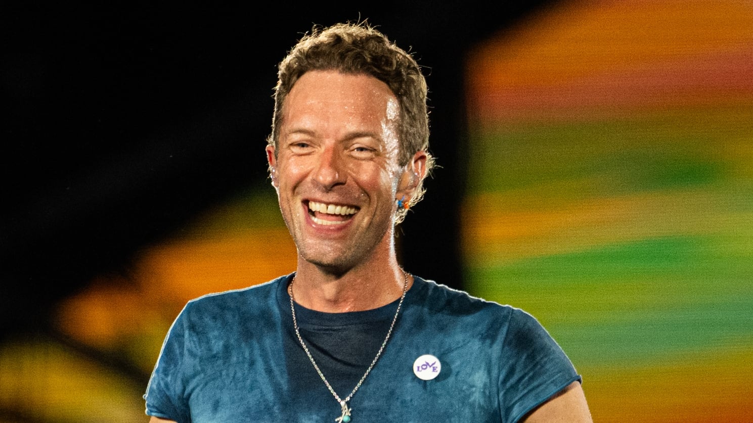 LONDON, ENGLAND - AUGUST 22: (EDITORIAL USE ONLY) Chris Martin of Coldplay performs onstage during a concert at Wembley Stadium on August 22, 2025 in London, England.